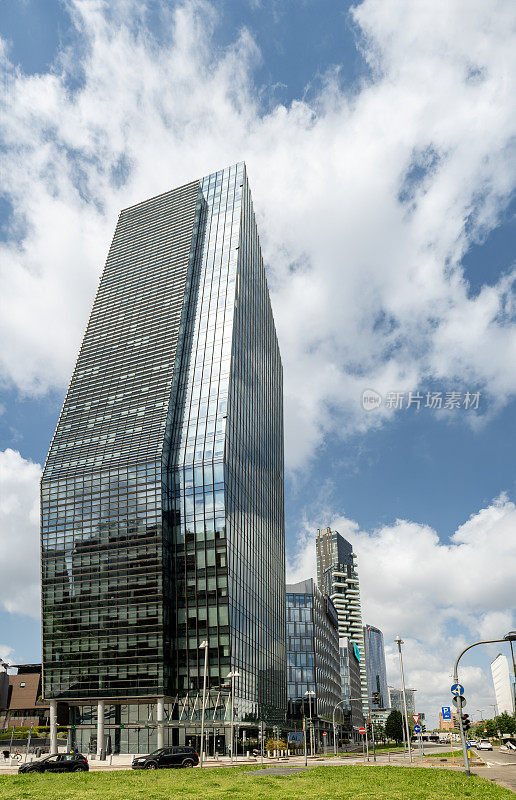 标志性的钻石塔。现在是法国巴黎银行总部。摩天大楼是一组住宅和商业建筑的一部分。Porta nuova区